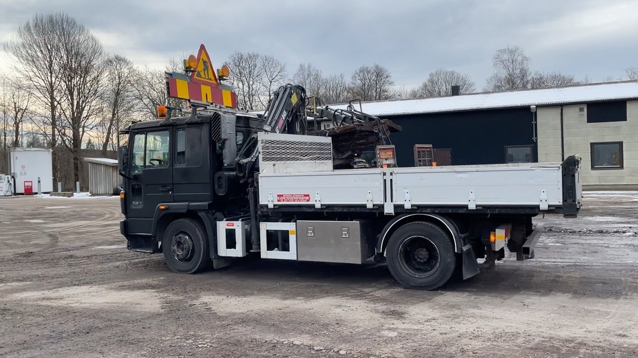 Köp Volvo FL612 med kran Hiab 045 på Klaravik