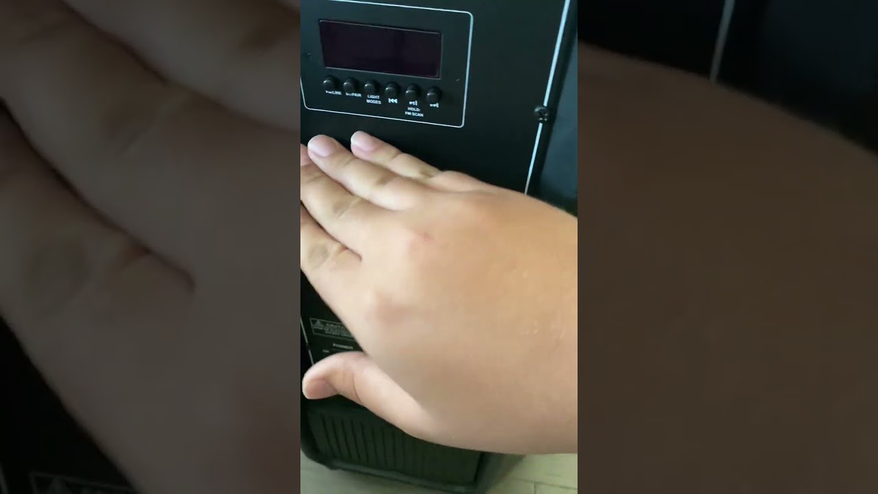 Reviewing the Altec Lansing SoundRover 180 speaker!