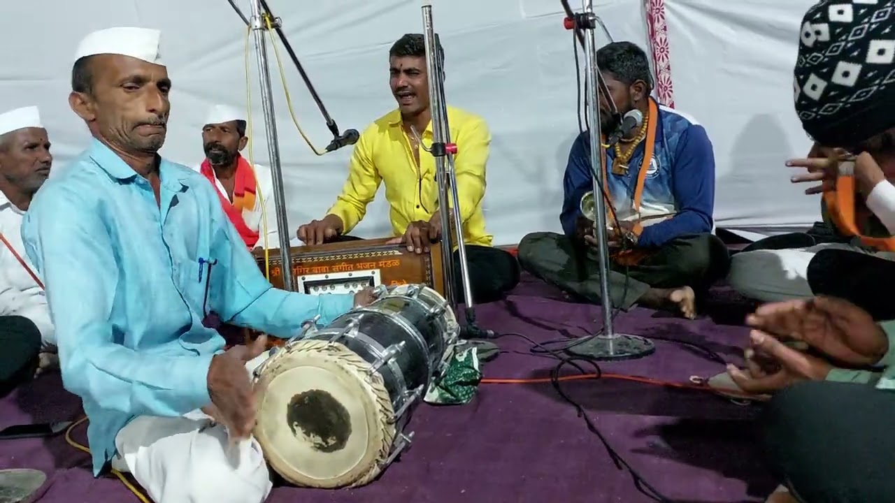 ज्ञानेश्वर भाऊ  गडदे आणि रामदास शिवेकर यांच सुंदर अस गायन(रामगिर बाबा संगीत मंडळ शिवे)