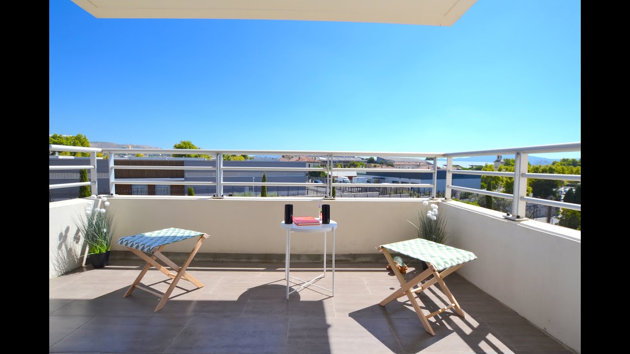 13015 - St LOUIS - APPARTEMENT 2 PIECES RECENT - TERRASSE  - GARAGE