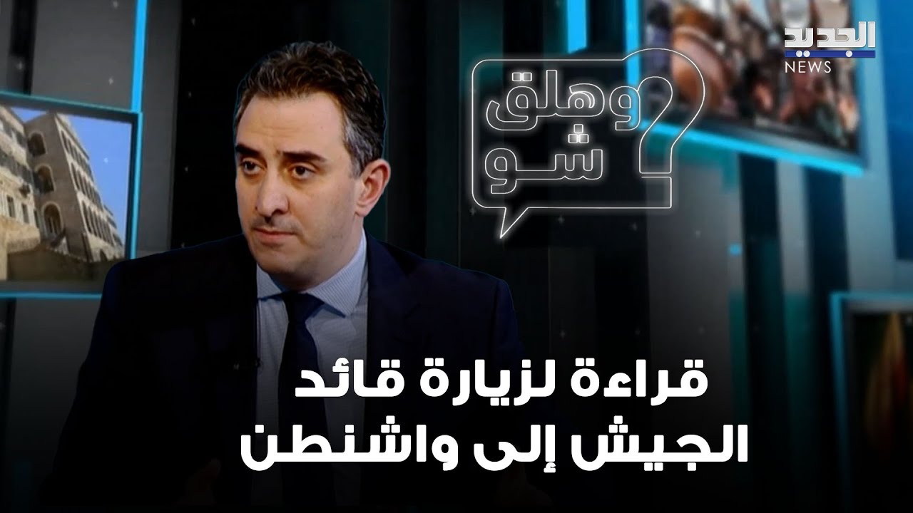 على طاولة