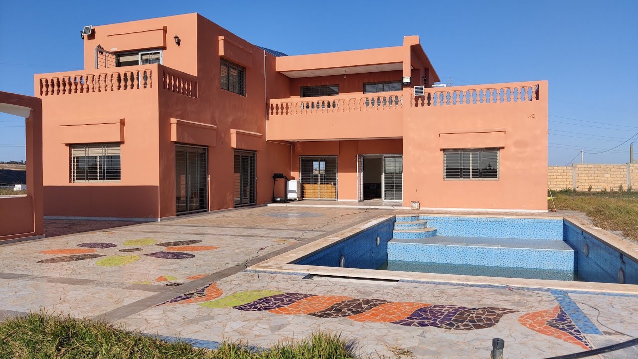 فيلا 🏡🌲 رائعة محفظة للبيع باولاد حمدان فيها المسبح والبير الكهرباء إقليم الجديدة