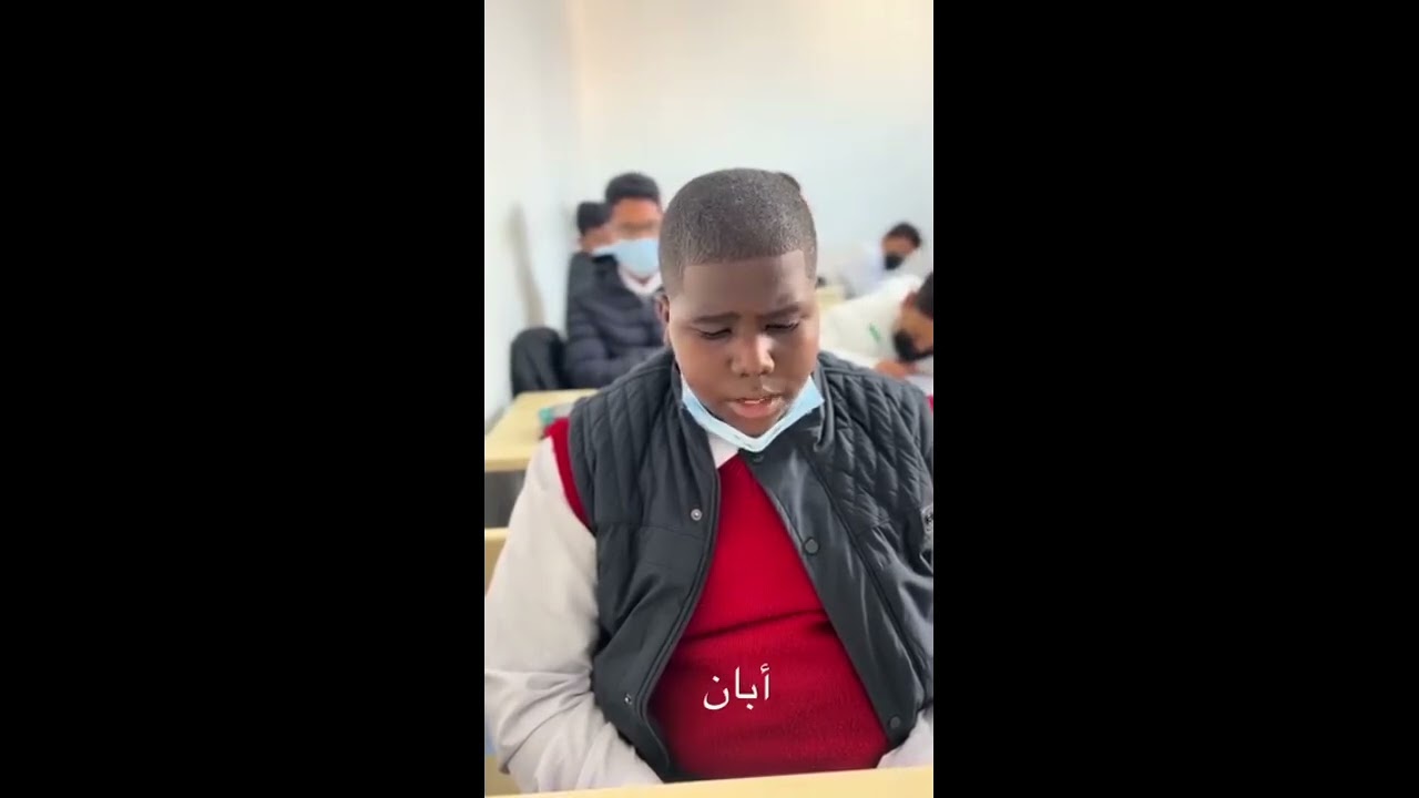 يوثق الاستاذ لحظات تلاوة لكل الطلبة، وهذا الطالب فآجأهم باتقانه ومخارج حروفه الممتازة في التلاوة🇱🇾