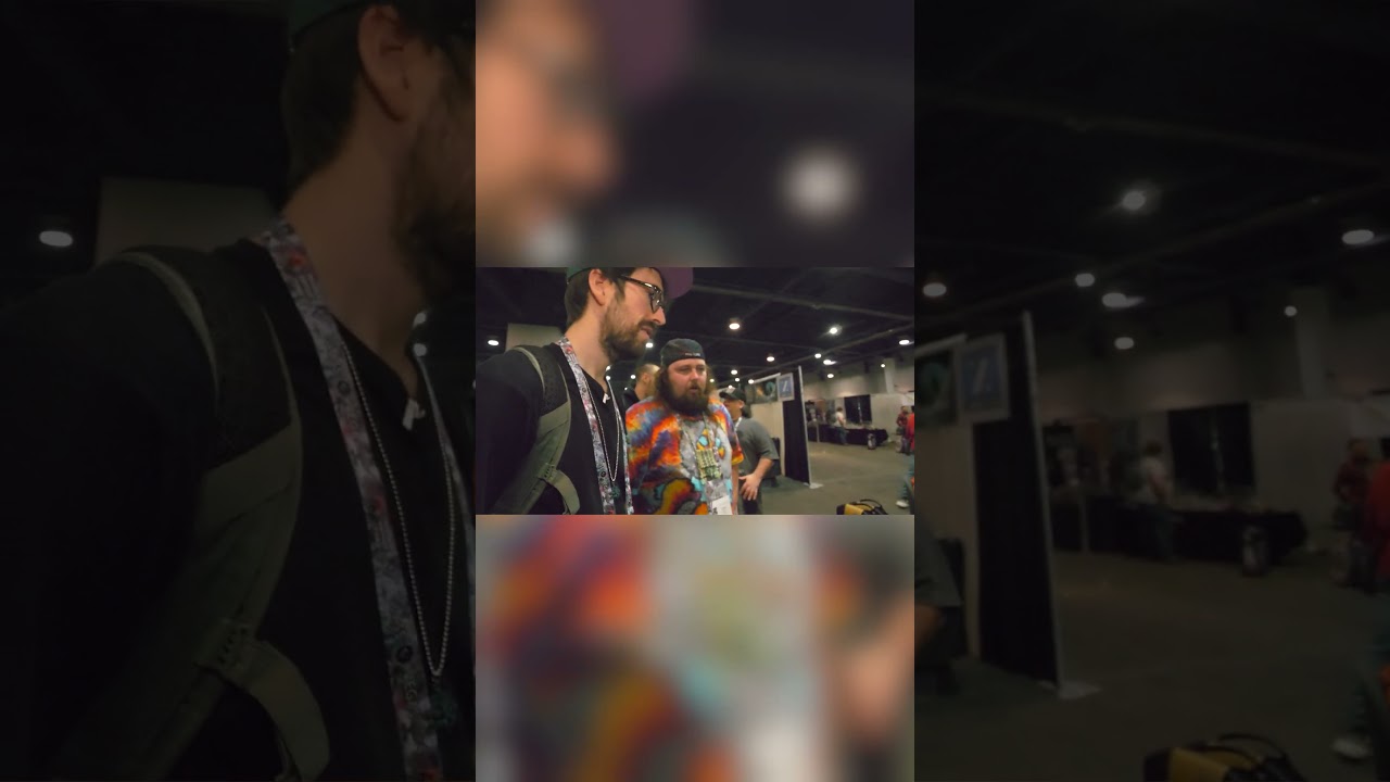 Explorting the Dab Rite booth at glass vegas