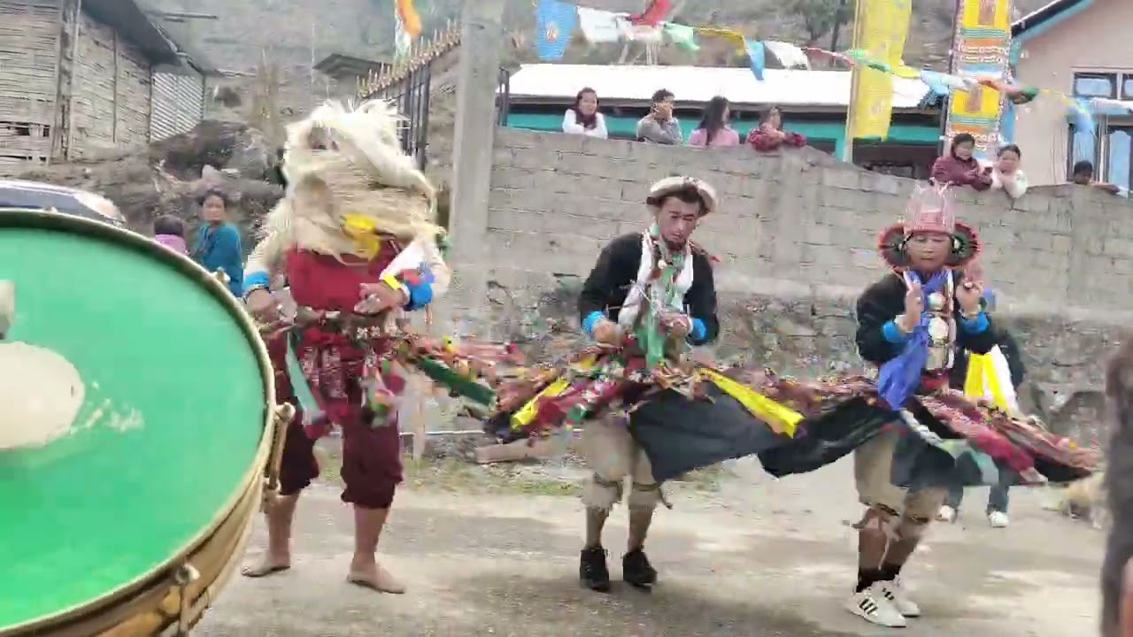 Lamchang Achi Lhamu Cham At Liphakp