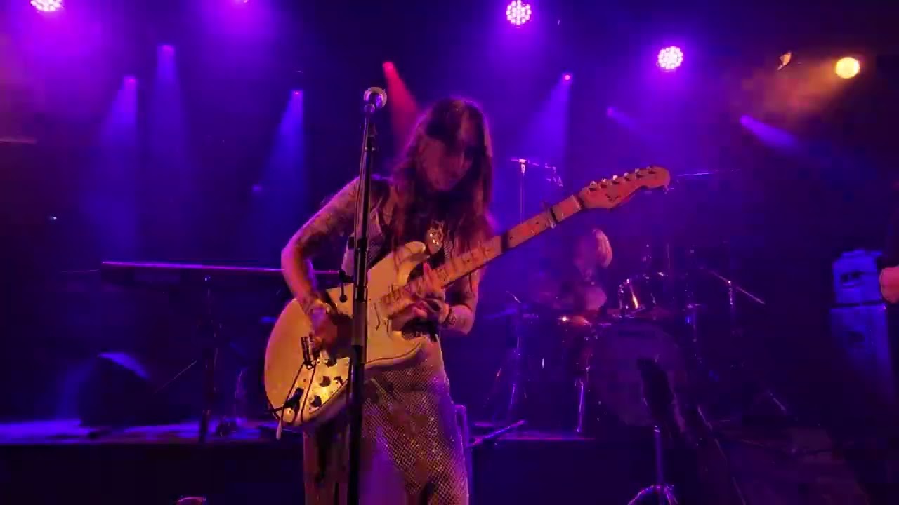 Nina ATTAL Feat. Lena WOODS - 
