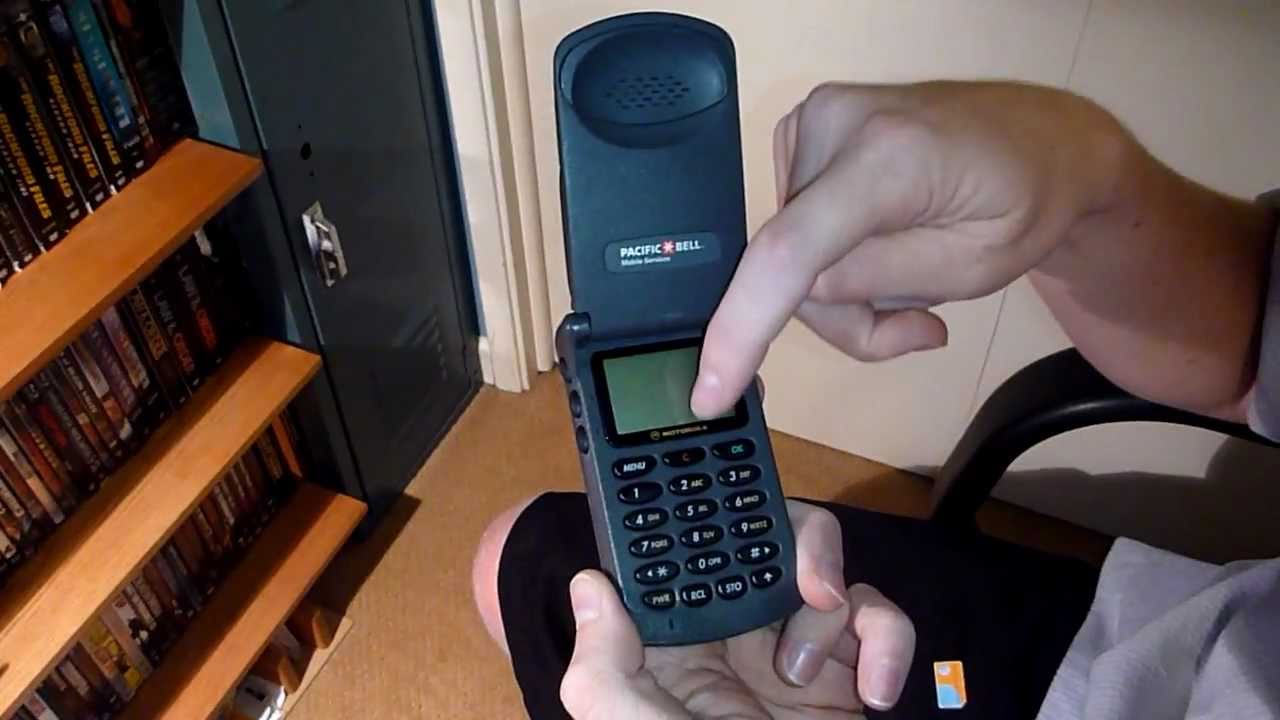 Classic Cell Phone Collection Part 4: Motorola StarTAC 8000g 1996
