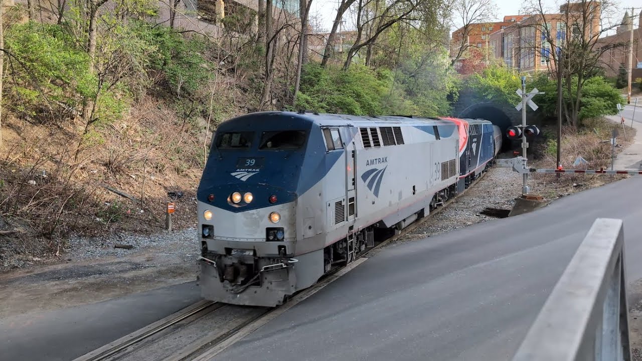 Amtrak Floridian 41 two hours late in Oakland (Pittsburgh, PA)