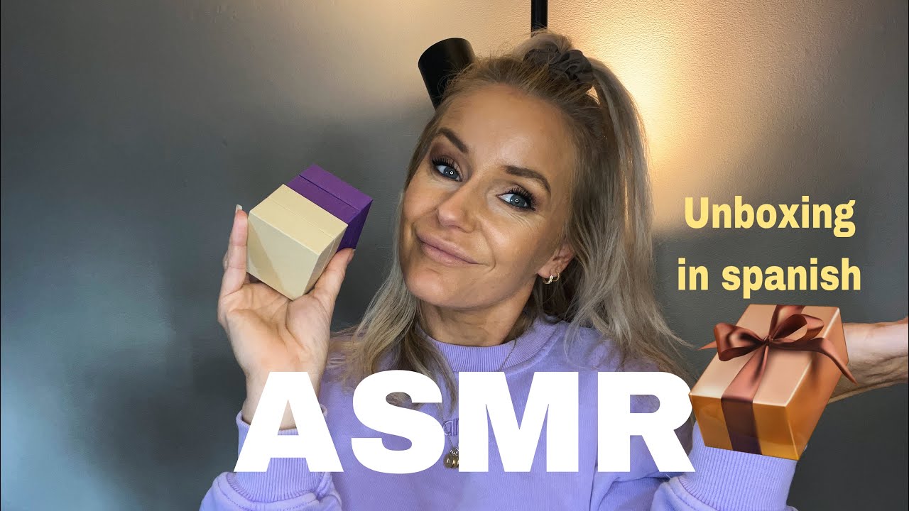 ASMR whispering in spanish unboxing video 😸🎁
