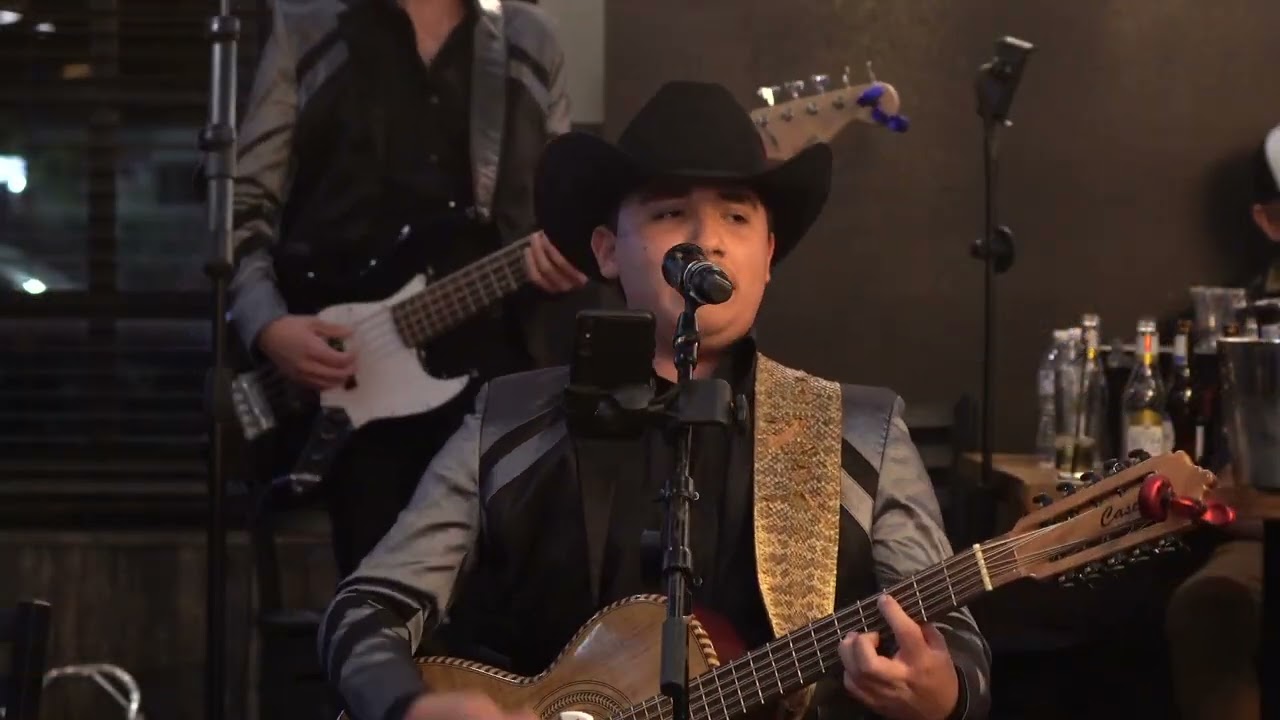 Los Hnos Espinoza  El Malandrin( en vivo) En La union Hace La Fuerza #2