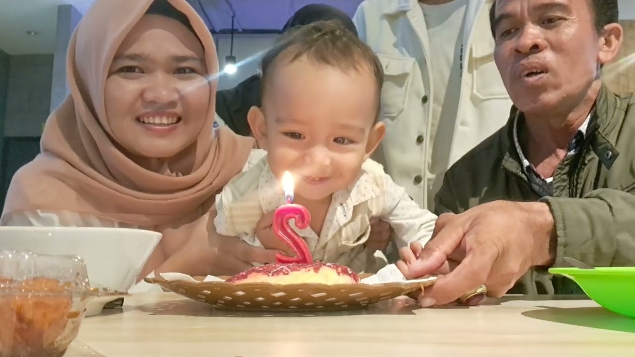 Ulang TAHUN YAHYA BERSAMA KAKEK DI INDONESIA