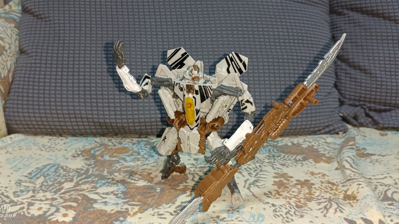Kudea: Starscream Voyager Class from DOTM movie Toy Review.