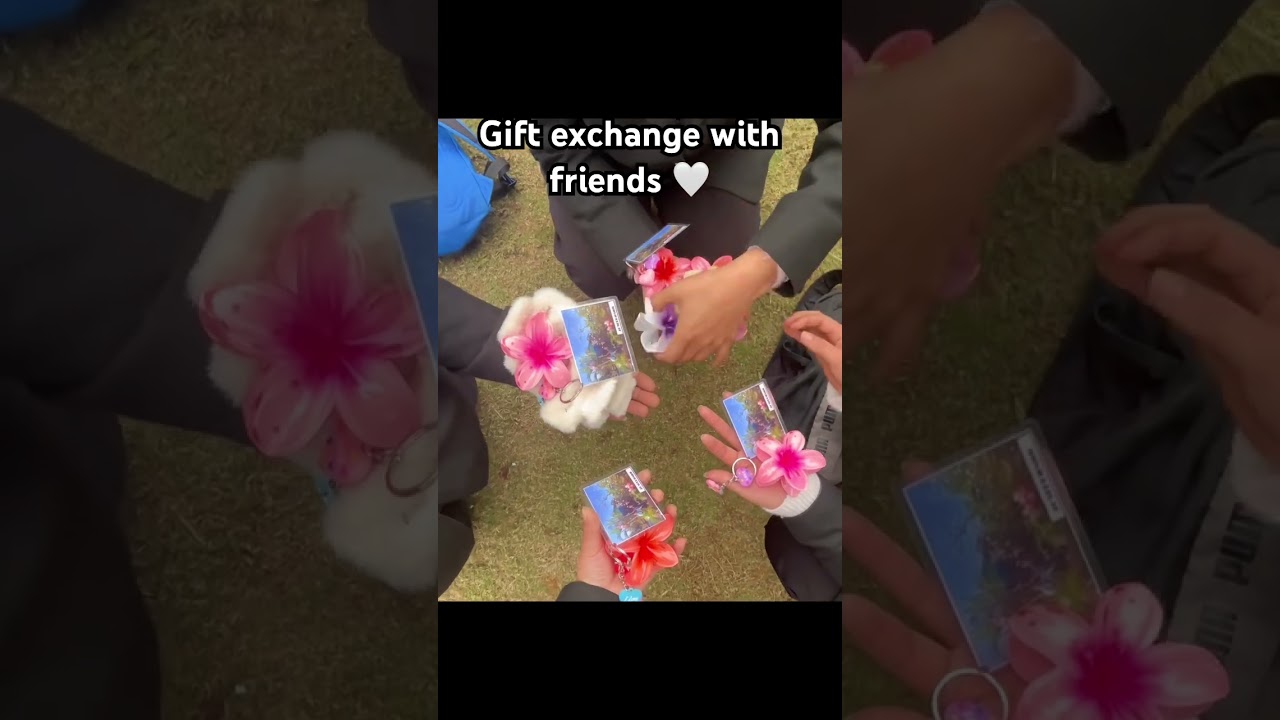 Gift exchange trend with friends 🥰.. #trending #friends #friendship
