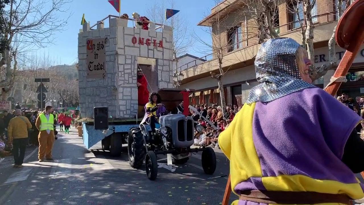 La sfilata dei carri di Muggia invade la città
