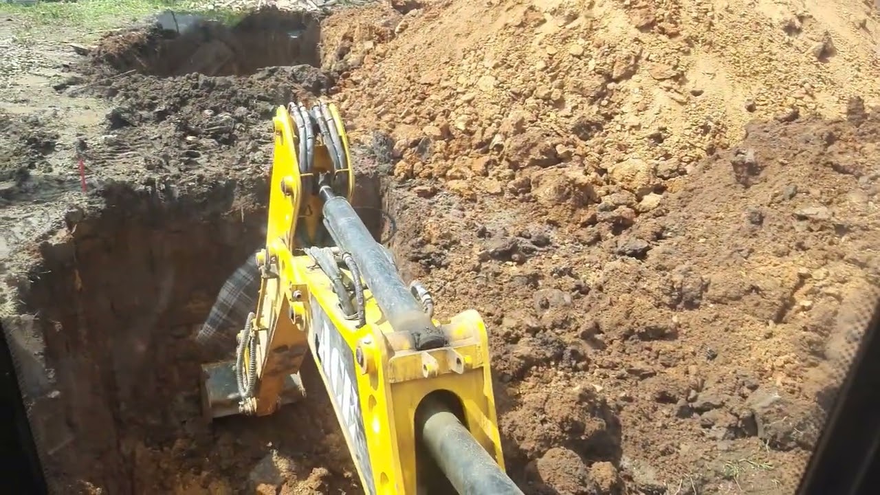 Копаю септики ,потом обкапать скважину и обратная засыпка ростверга.