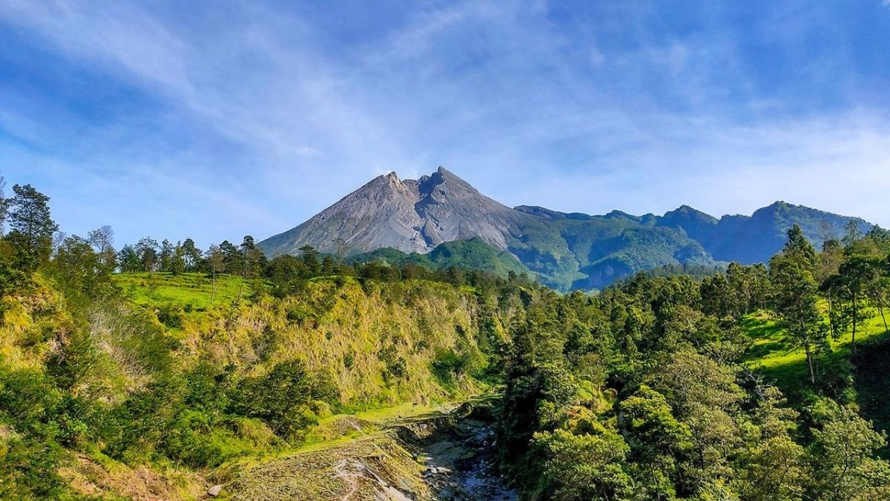 Family Time Trekking di Kalitalang Merapi, Menyapa Gagahnya Gunung Api!