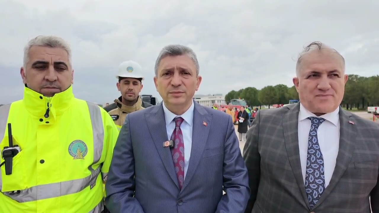 Antalya Havalimanı'nda uçakta yerinden çıkan teker kanadı parçaladı