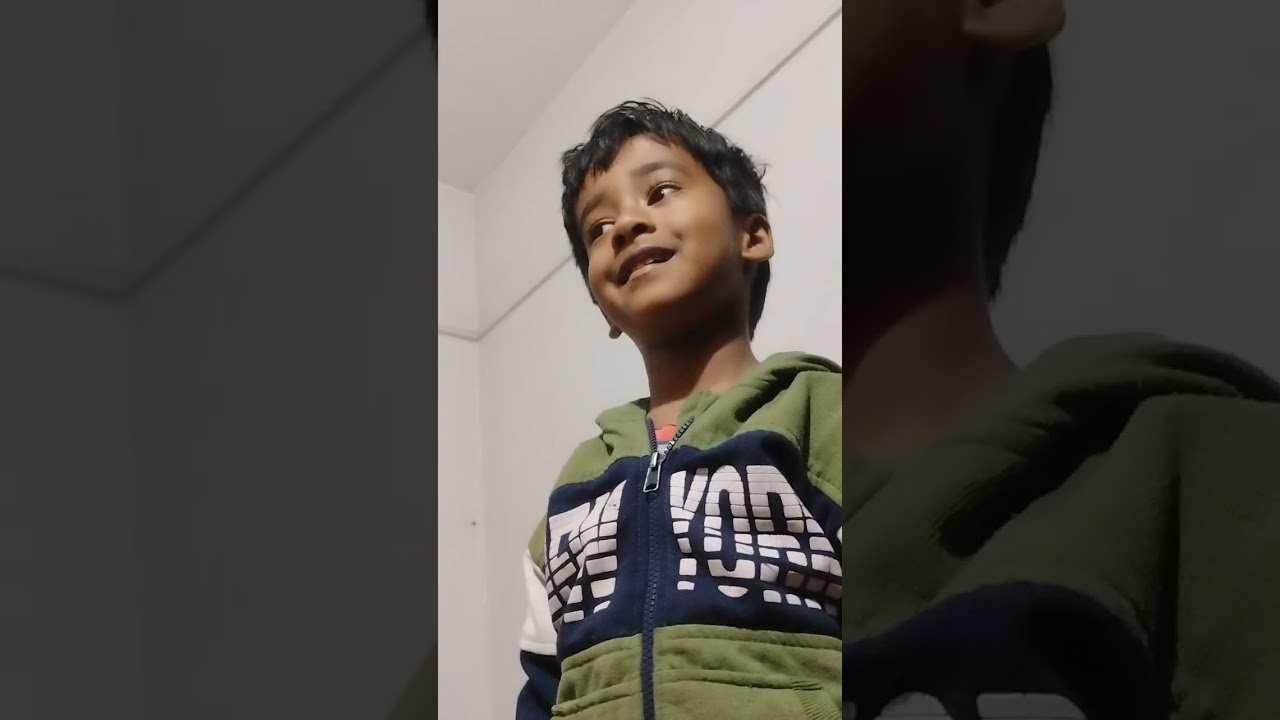 Avyukt apne sister ki sikayat lga raha hai papa se toh papa usko samjha rahe hai 
