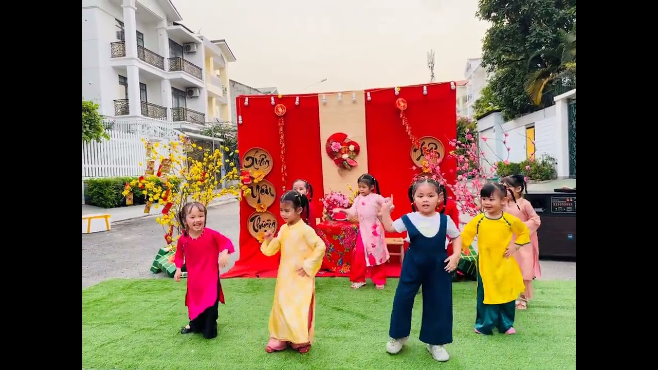 Tiết mục : về quê ăn Tết 