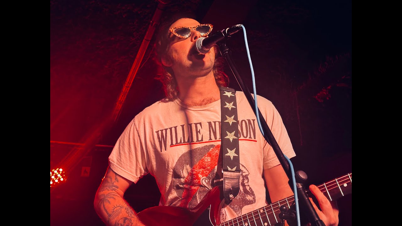 Q.V. Hough Photography: Wine Lips at The Aquarium | Fargo, North Dakota | November 17, 2025