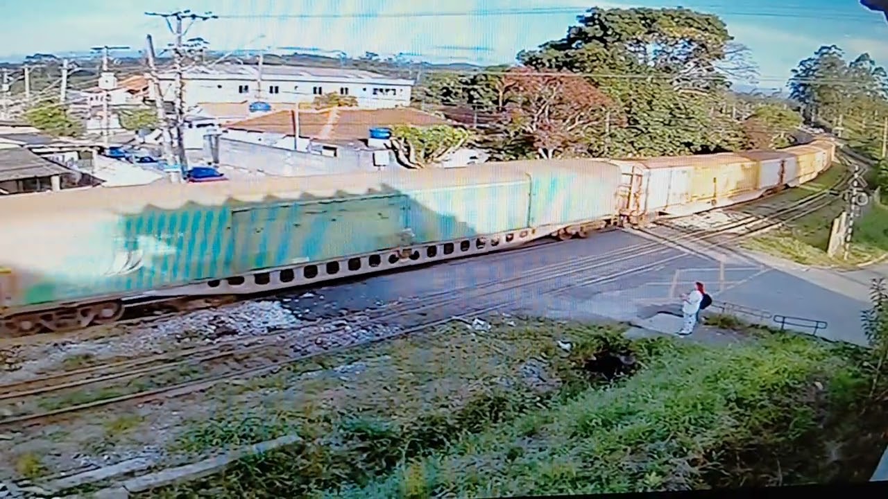 02/14/26;RUM Brasil Railroad at Embu Guacu SP Brasil. Intermodel train..Live rail cam. 