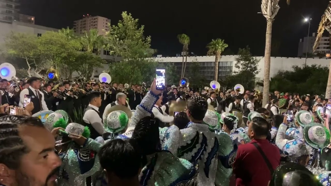 Intro QLONA banda mallkus carnaval con la fuerza del sol Arica 2024  ft reales brillantes