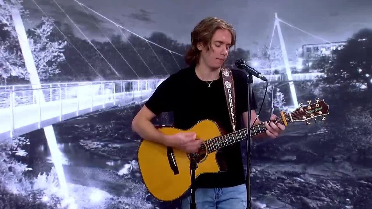 Garrett Huffman performs 