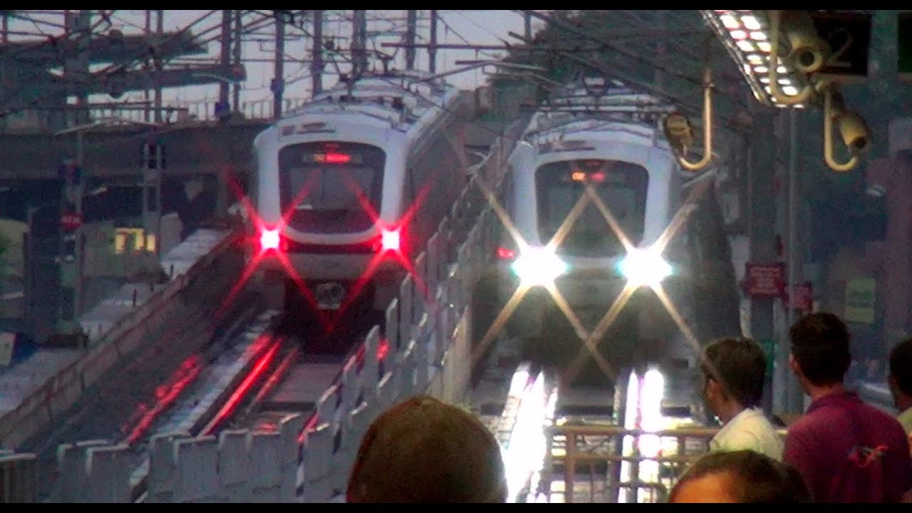 Absolutely Unbelievable Rollercoaster Rides Of Mumbai Metro at Asalfa on Ghatkopar - Versova route