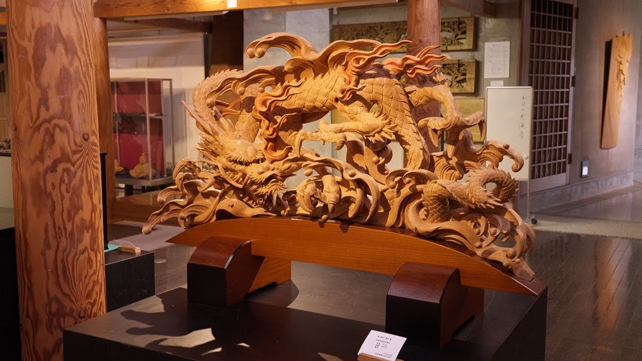 L’art du ciseau La sculpture sur bois d’Inami