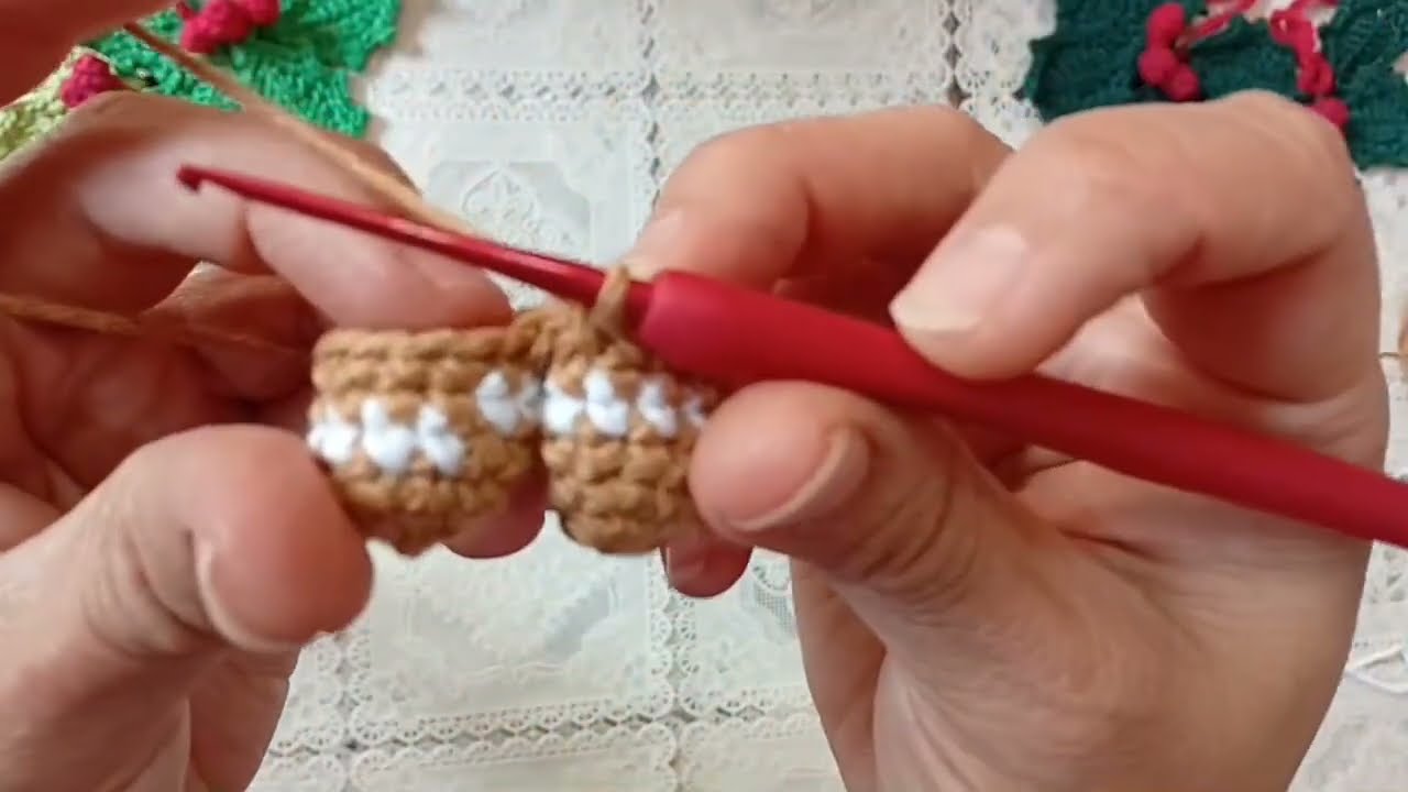 Mini Galleta de Jengibre a crochet o Chenille l amigurumi l tutorial l mini galleta chenille