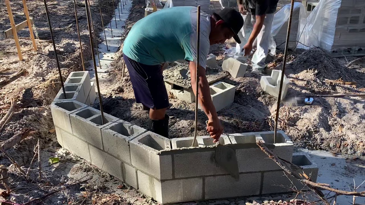 Cómo pegar bloques de concreto en forma de 45