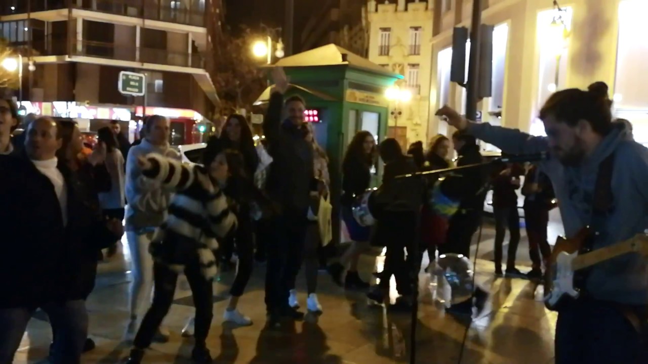 I Need A Dollar / No Diggity - Street Performing - Borja Catanesi