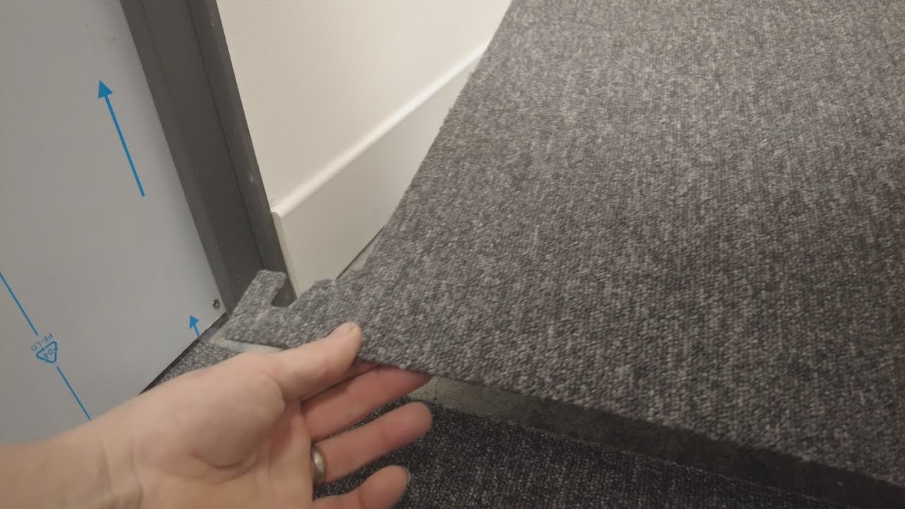 CARPET TILES/SQUARES cutting a DOORFRAME👍🔨🗡🔪