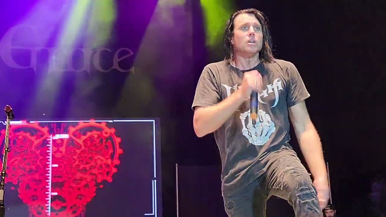 Three Days Grace - I Hate Everything About You - Live at Stage AE
