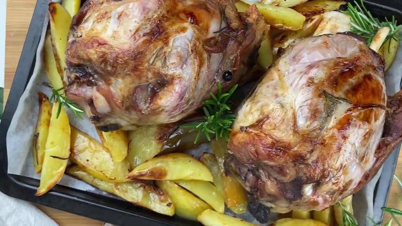 STINCO DI MAIALE AL FORNO croccante fuori e morbido dentro: la ricetta perfetta!