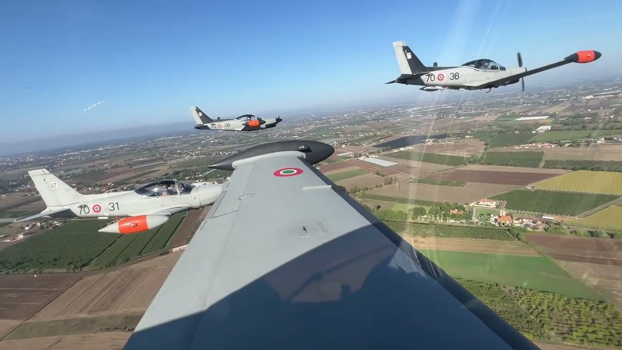 2022 - 70° STORMO - In volo in formazione con i T-260B del 70° Stormo - Formation flight with T-260B
