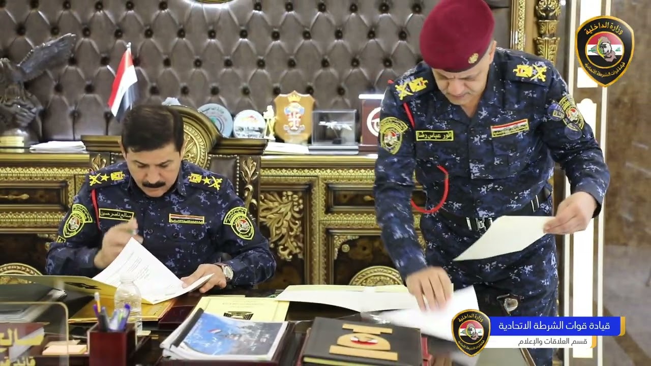 قائد قوات الشرطة الاتحادية يكرم احد المقاتلين الابطال الذي جازف بحياته لإنقاذ طفلة