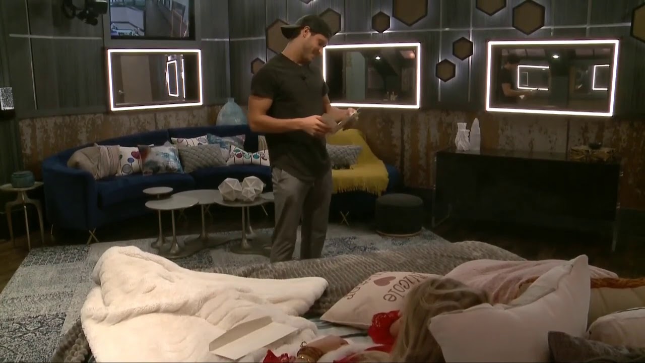 Nicole compares her HOH letter to Cody's to see if his family told him they're proud of him