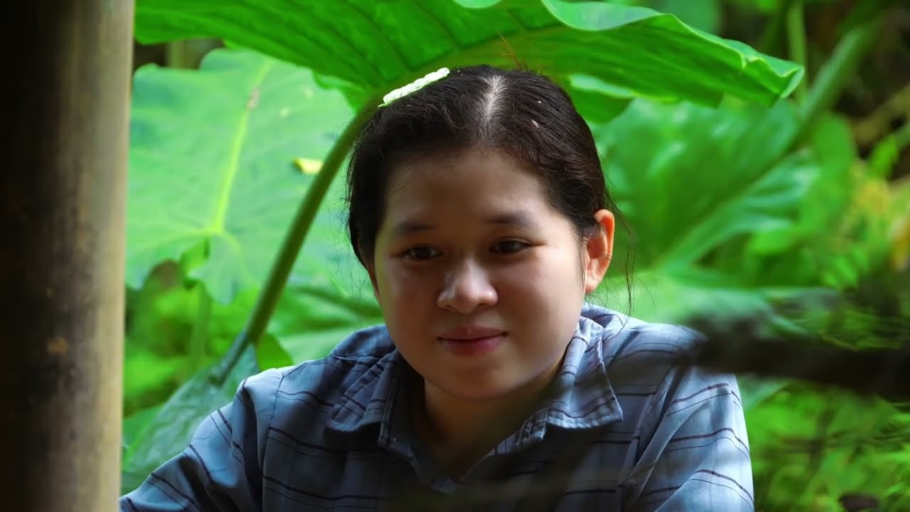 After a Violent Storm Destroys Her Corn Field – Single Mom Breaks Down in Despair