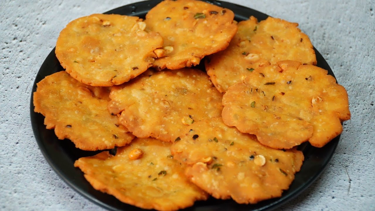 ತಕ್ಷಣಕ್ಕೆ ಗರಿಗರಿಯಾದ ರುಚಿಯಾದ ನಿಪ್ಪಟ್ಟು ಮಾಡಿ| Nippattu recipe | Quick & Crispy NIPPATTU | Easy Thattai