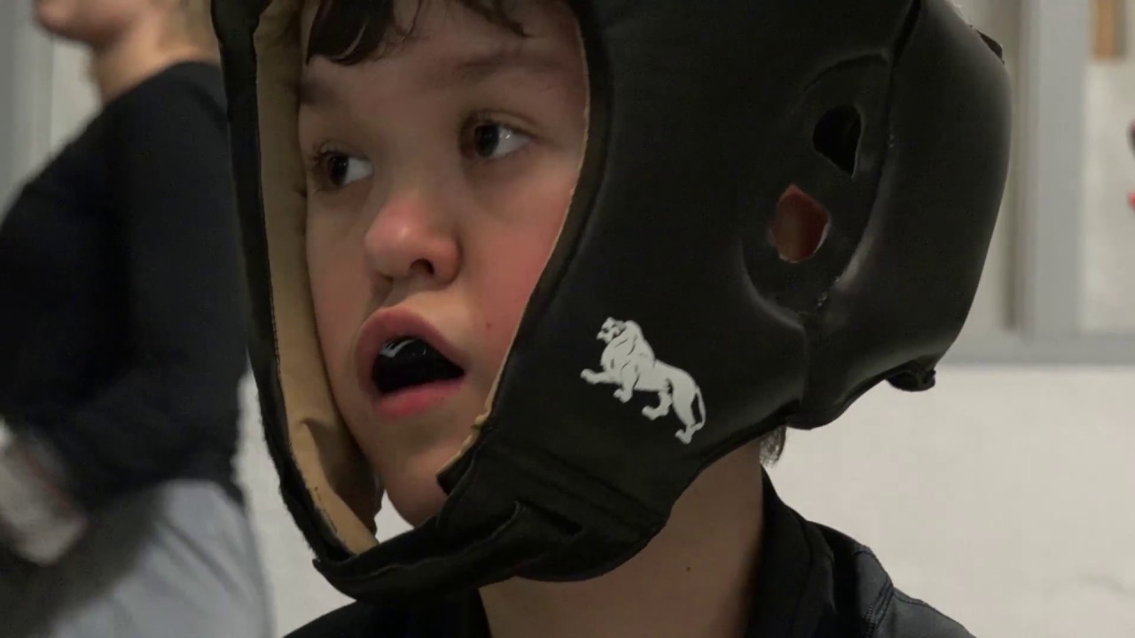 12-årige Oliver er vild med boksning