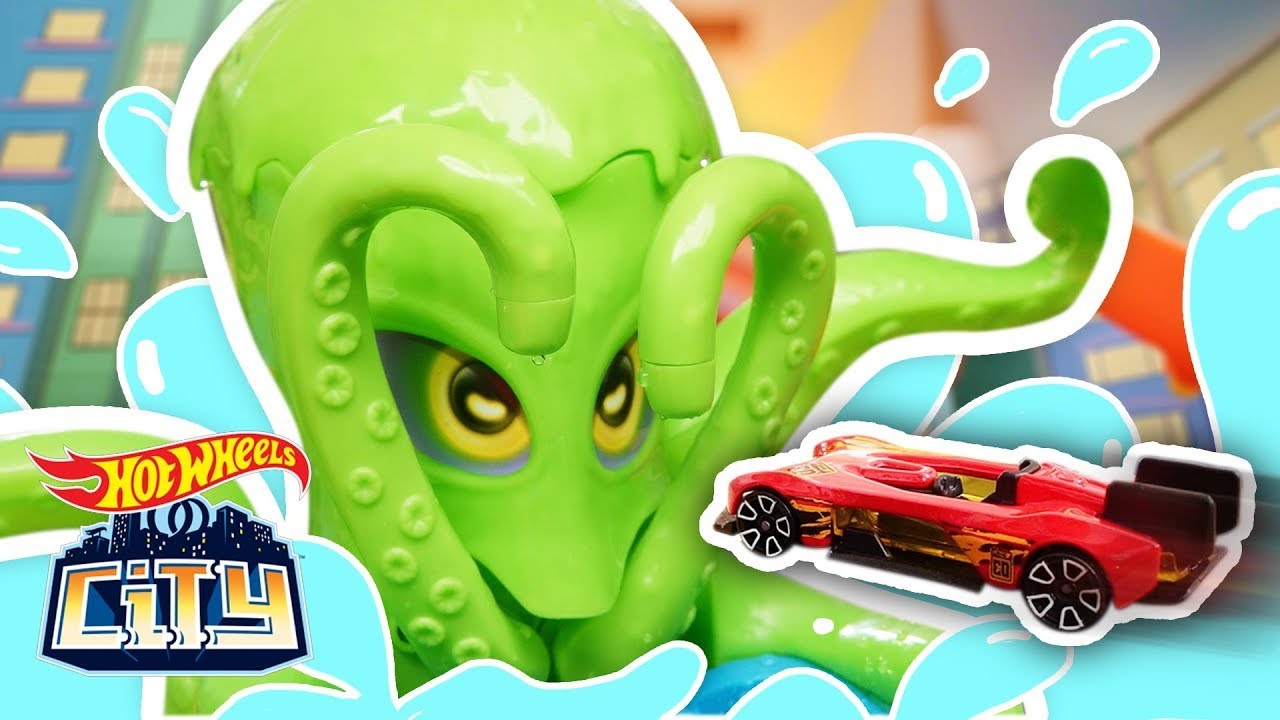 ¡DRAVEN ROBA LOS AUTOS COLOR REVEAL! 🐙🚖💦| New News | @HotWheelsEspañol