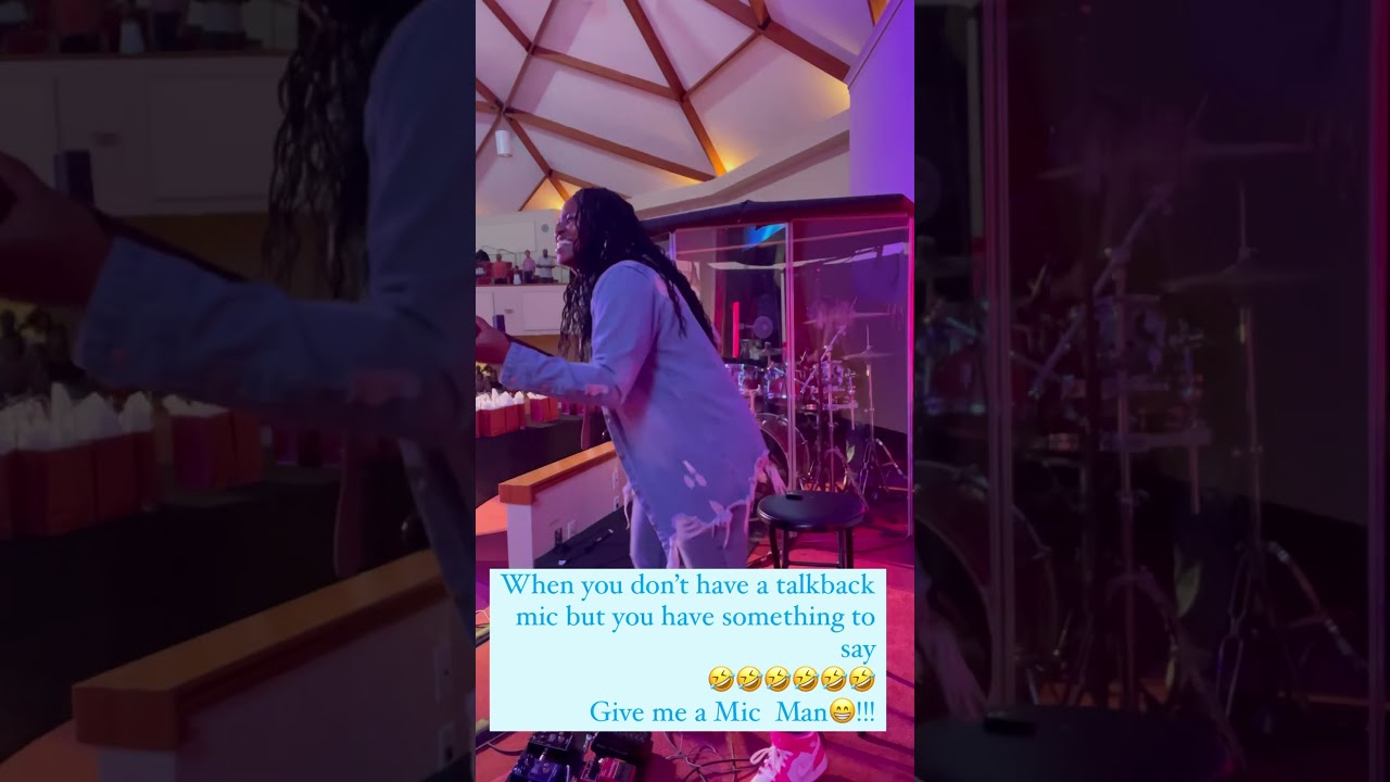 Give the bass player a Talk Back Mic Please 🤣🤣🤣🤣!  We wanna talk too🤣🤣🤣🤣