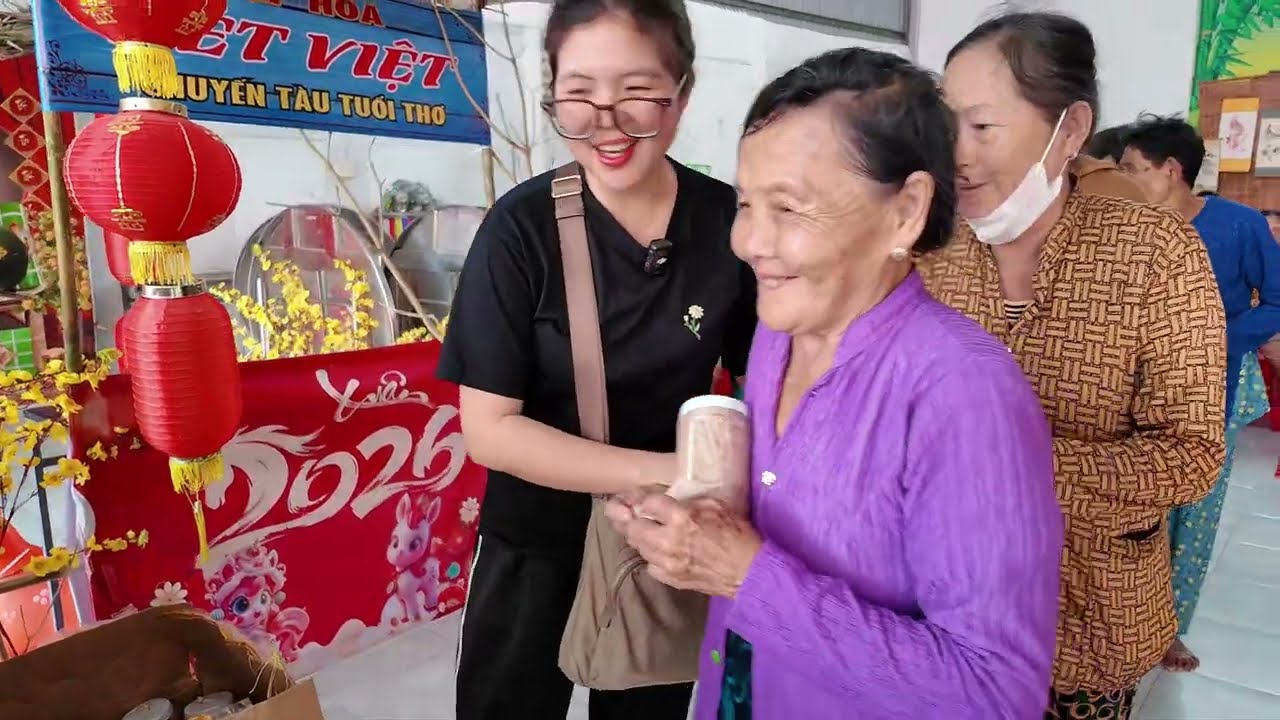 105 phần quà Tết ấm áp từ MTQ ở Mỹ giúp đỡ cho các ông bà, cô chú - Quà Tết đợt 2