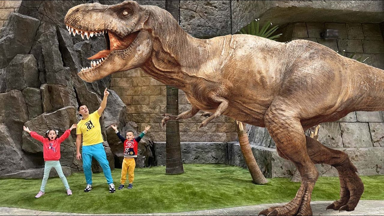 Sofia and Dad at the Giant Dinosaur Park and more kids Stories in Amusement Park!