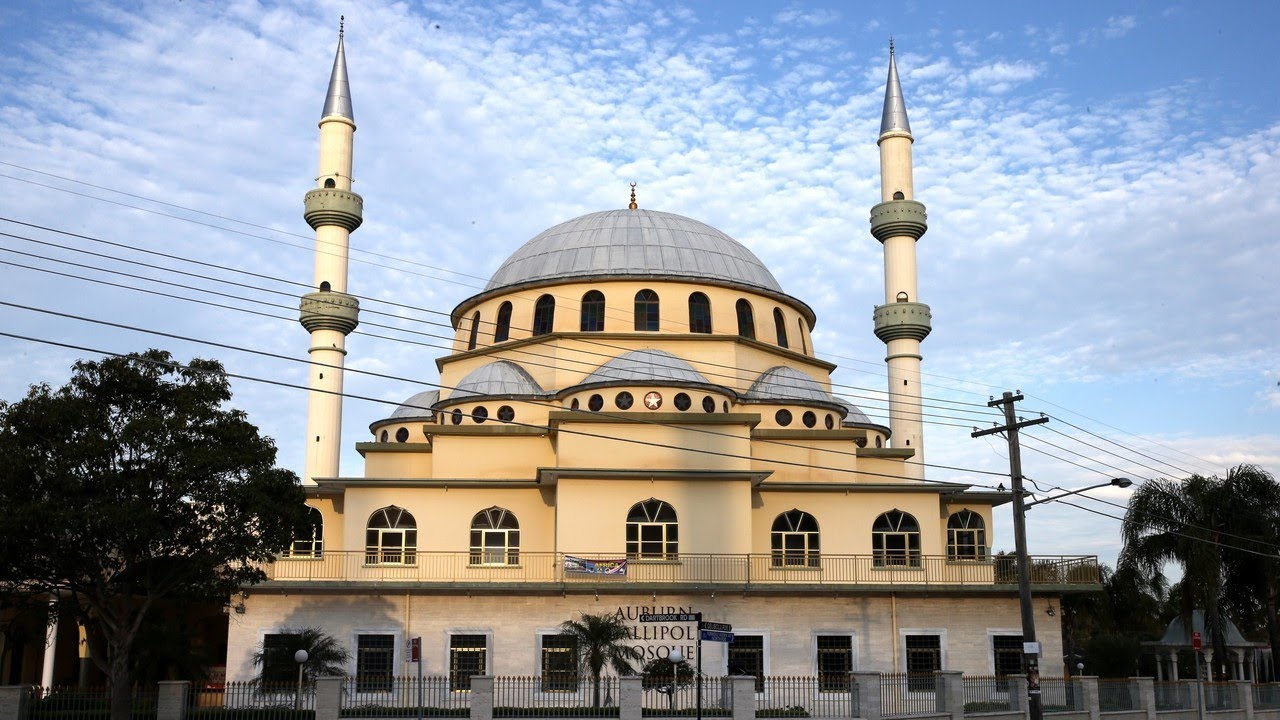 Mayor slams state govt for allowing 400 Muslim worshippers to gather