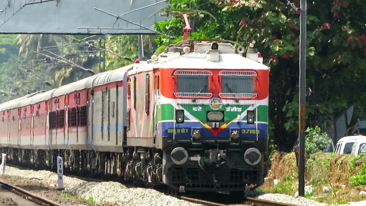 REPUBLIC DAY LIVERY WAP7 | Trivandrum North - Nagercoil Passenger | 56310 | Indian Railways