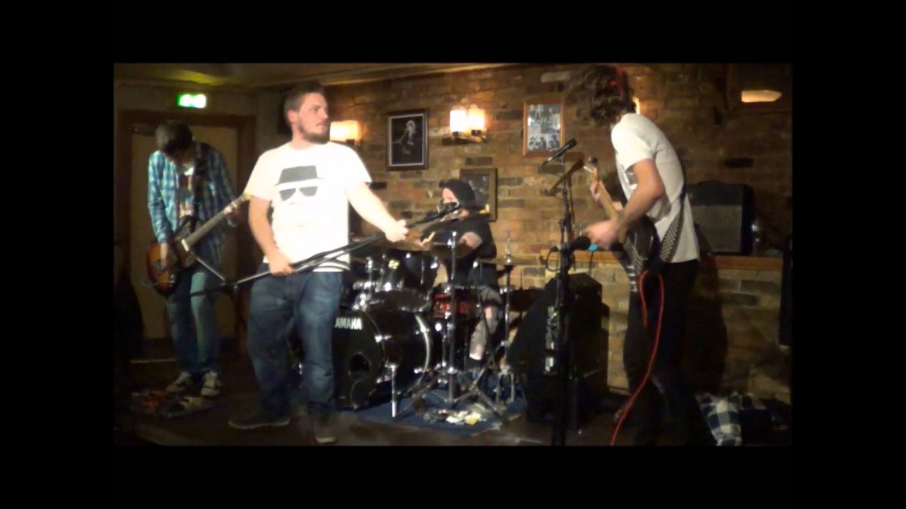 Point Inaudible keep it close to me  Live