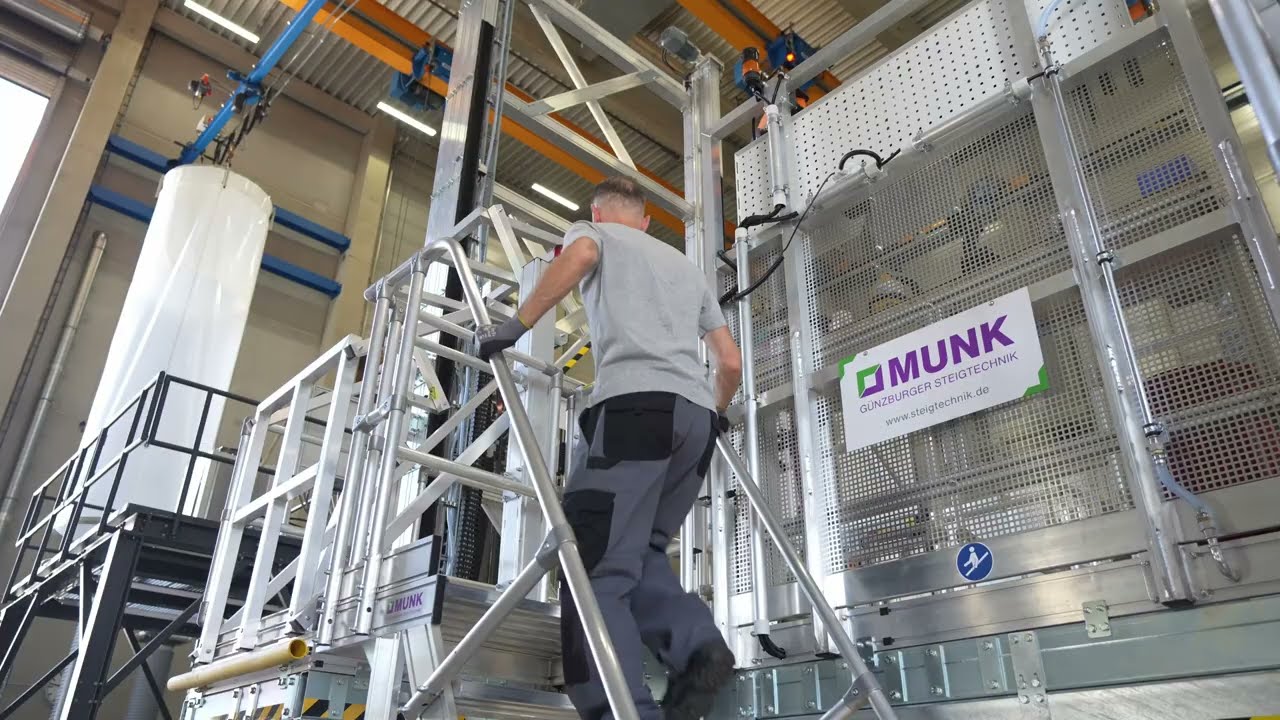 Maßgeschneiderte Arbeitsbühne für den Transformatorenbau | MUNK Günzburger Steigtechnik