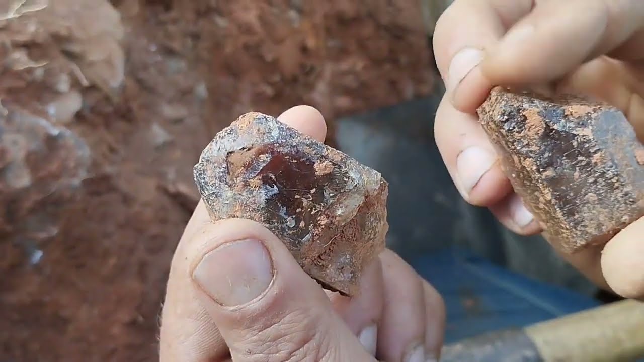 Добыча шерстяных кристаллов, очень тонкая вышивка, мы только после видео увидели, что там шерсть,...